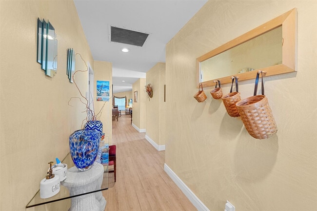 Foto del edificio - 6809 SE Yorktown Dr