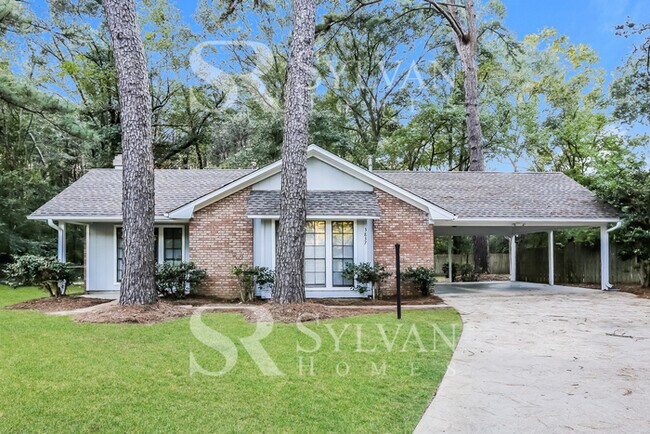 Building Photo - This adorable home is ready for your personal touch!