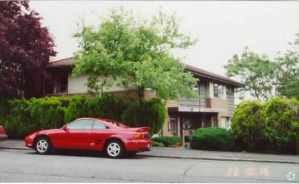 Building Photo - PD Parkdell Apartments