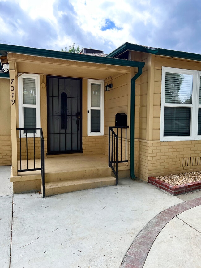 Foto del edificio - 7019 Jamieson Ave
