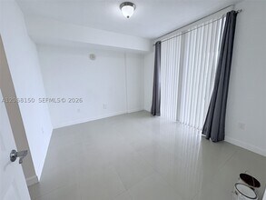 Building Photo - 2600 SW 27th St