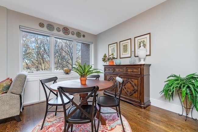 Building Photo - 11 Saint George St