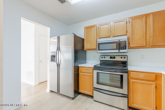 Foto del edificio - 563 Staffordshire Dr E