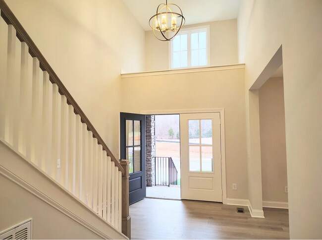 Building Photo - 7906 Pine St