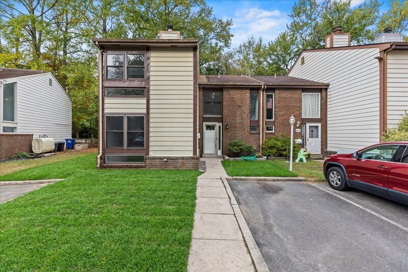 Primary Photo - 421 Barton Run Blvd