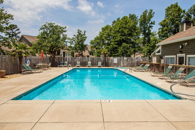 Foto del edificio - 504 Cedarwood Village