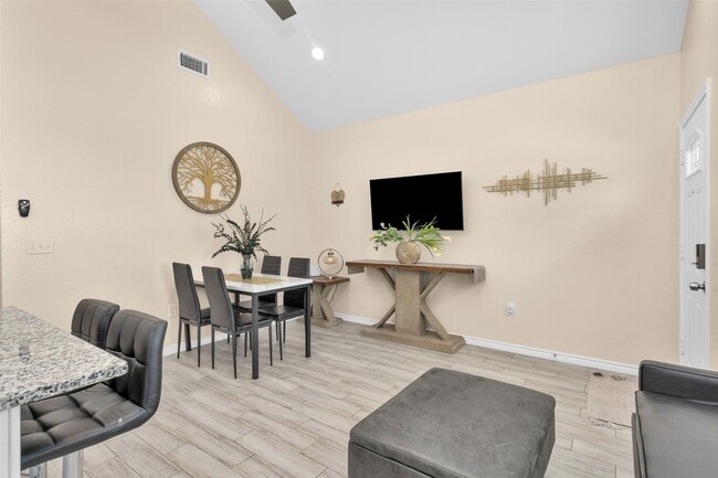 Foto del edificio - 286 Westchase St