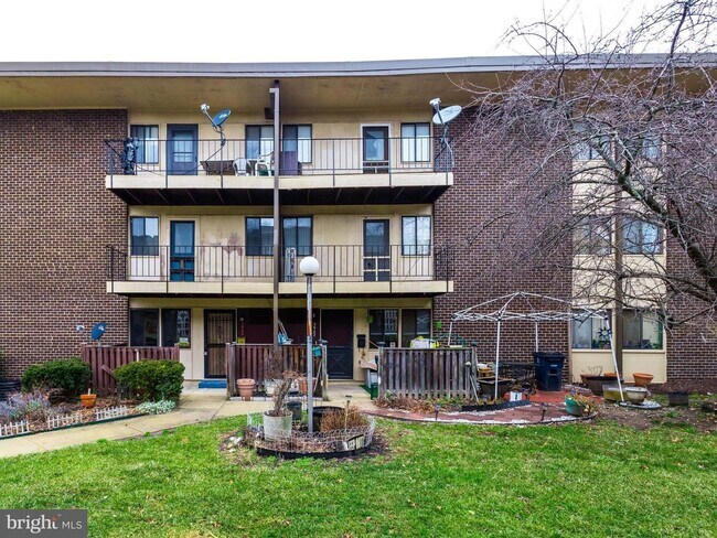 Foto del edificio - Cozy 2BD 1BTH beautifully updated condo in Suitland ready for move in
