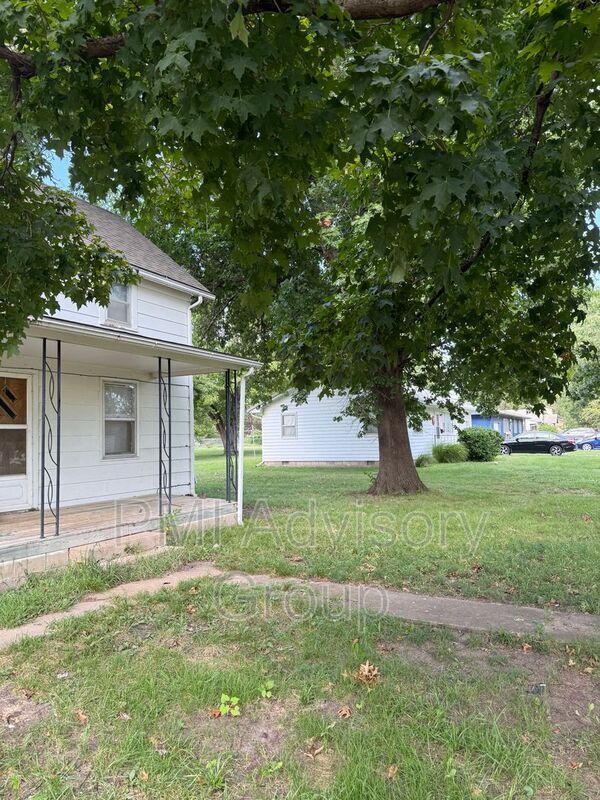 Building Photo - 104 Holliday St