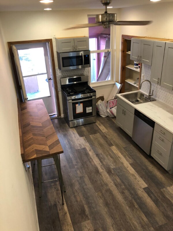 Building Photo - 185 1/2 Home St