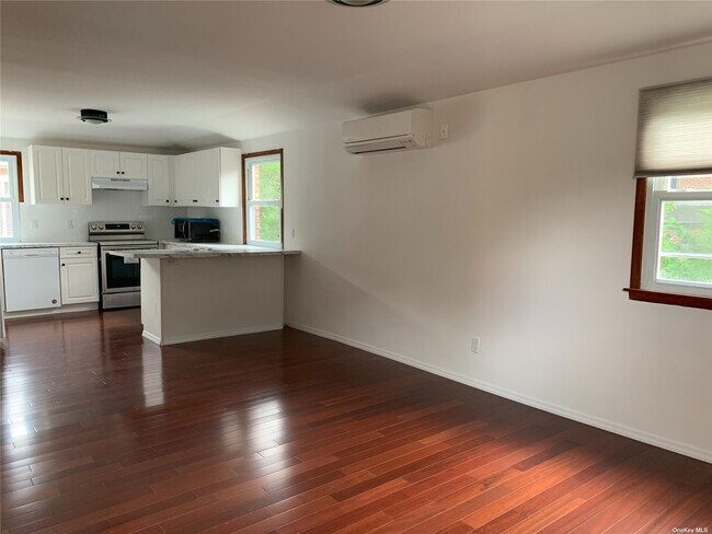Foto del edificio - 251-24 57th Ave