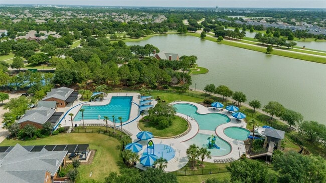 Foto del edificio - 18423 Blue Hollow Heights Dr