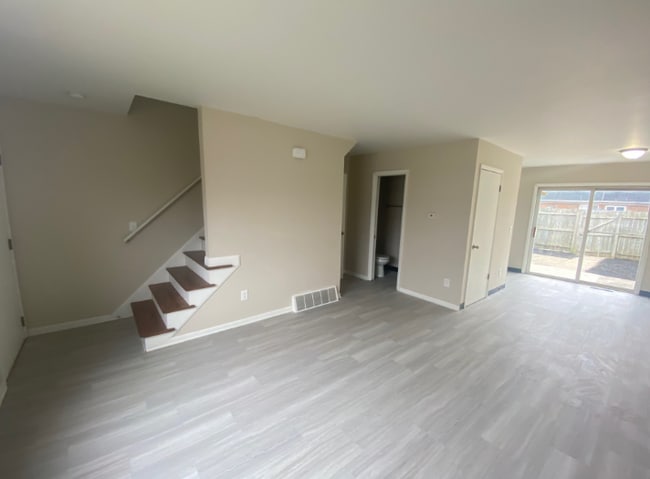 Building Photo - 1133 McCarley Dr E