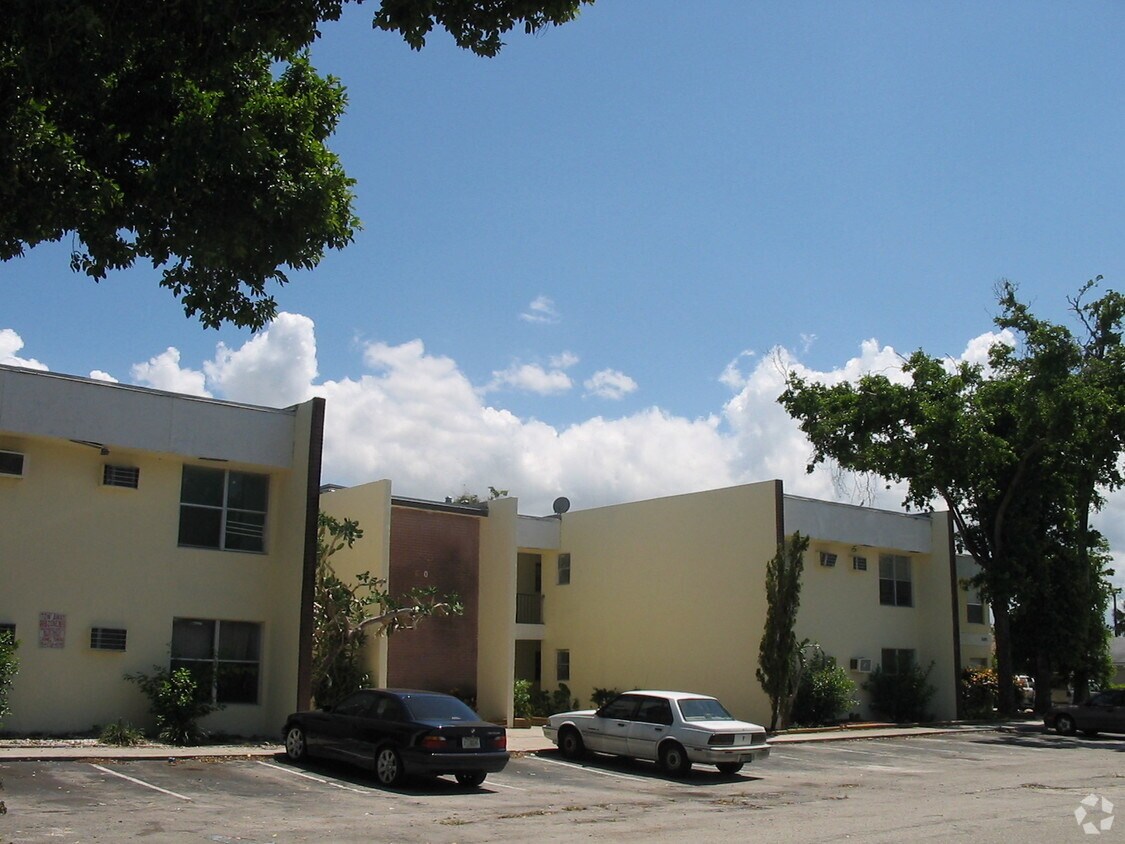 Building Photo - Golden Palms Apartments