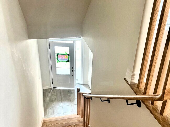 Photo du bâtiment - Thoughtfully Designed, Open Concept Layout...