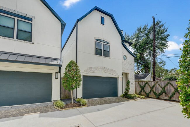 Building Photo - 3 Story 4 Bedroom Home for Lease in the He...