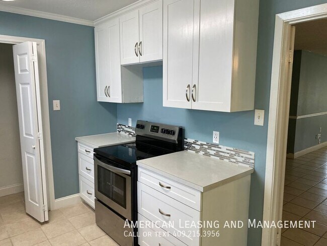 Foto del edificio - Spacious 2/2/2 Patio Home!