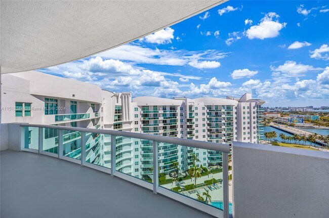 Building Photo - 7900 Harbor Island Dr