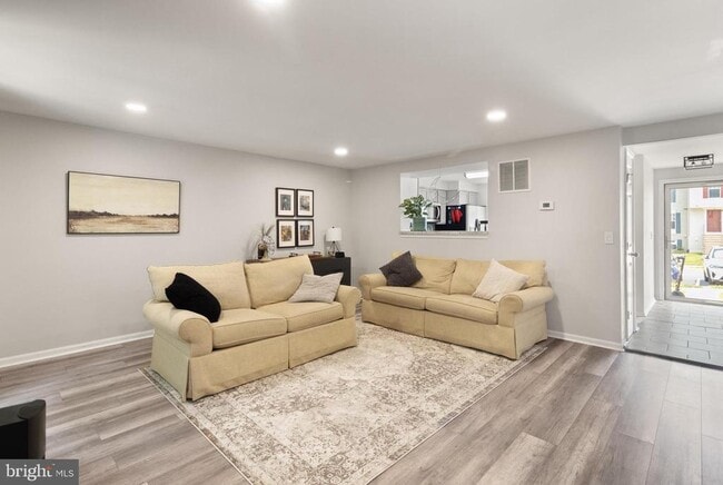 Building Photo - 603 Sedgwick Ct