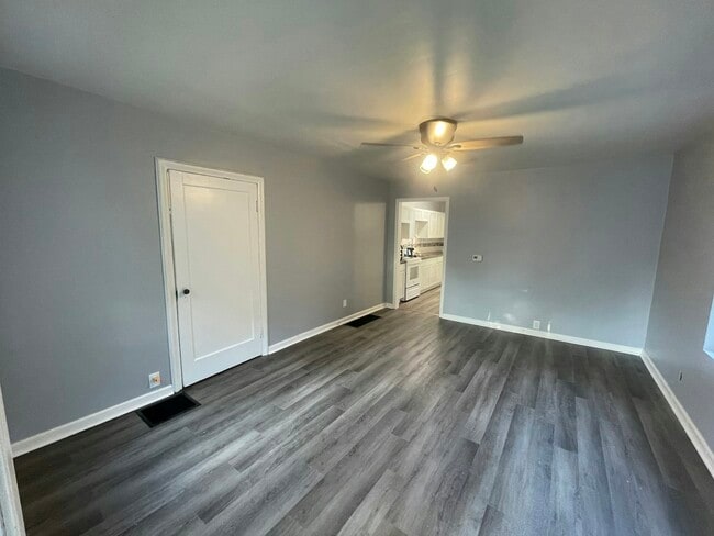 Building Photo - 1517 N Chester Ave