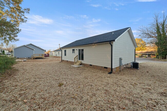 Foto del edificio - 527 W Cemetery St