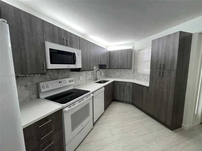 Foto del edificio - 5850 Camino Del Sol