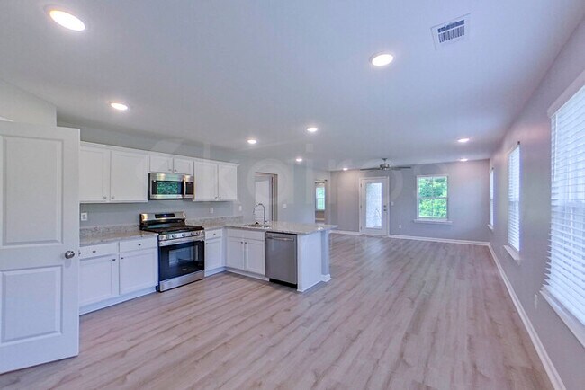 Foto del edificio - 661 June St