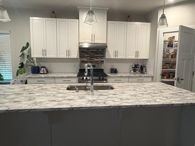 Building Photo - 300 Finnegan Ct