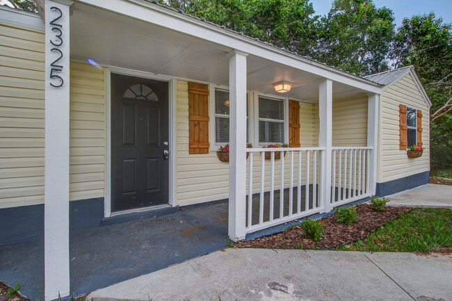 Building Photo - 2325 Elegans Dr