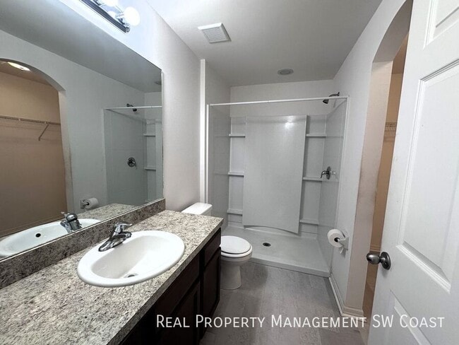 Building Photo - 438 Shadow Lakes Dr