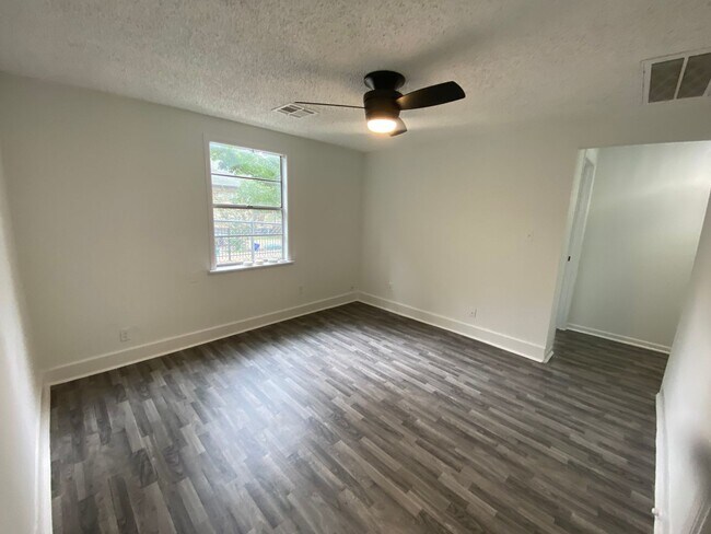 Foto del edificio - East Austin Bungalow for Rent
