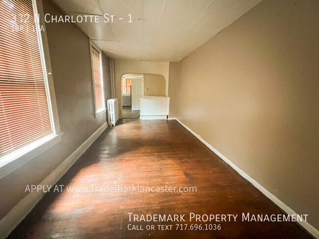 Building Photo - Nice West End Apartment