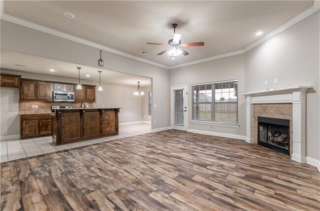 Building Photo - 2091 Eagle Dr