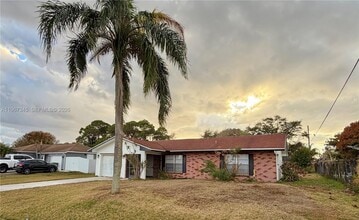 Building Photo - 1434 SE Concha St