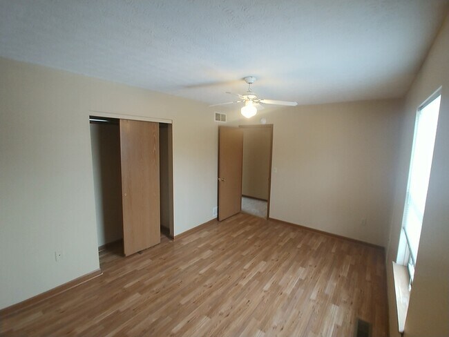 Building Photo - Pataskala 3 BR, 1 1/2 Bath