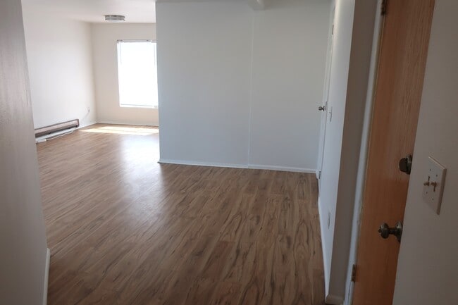 Foto del edificio - 1110 N Miller St