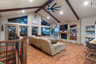 Building Photo - 785 Lake Forest