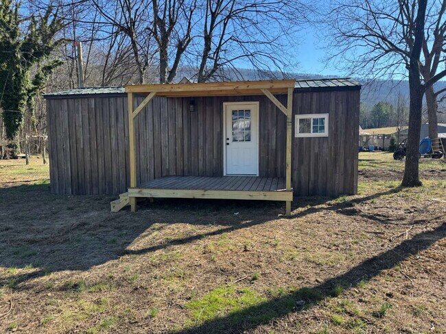 Building Photo - Cozy Tiny House for Rent - Utilities Included!