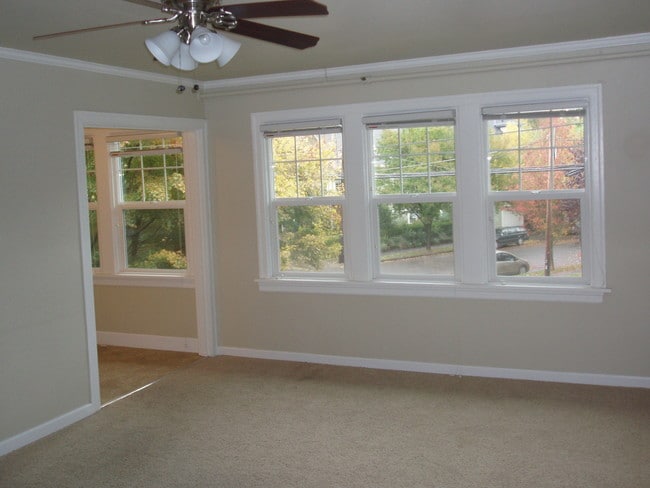 Living Room - 701 NE 28th Ave