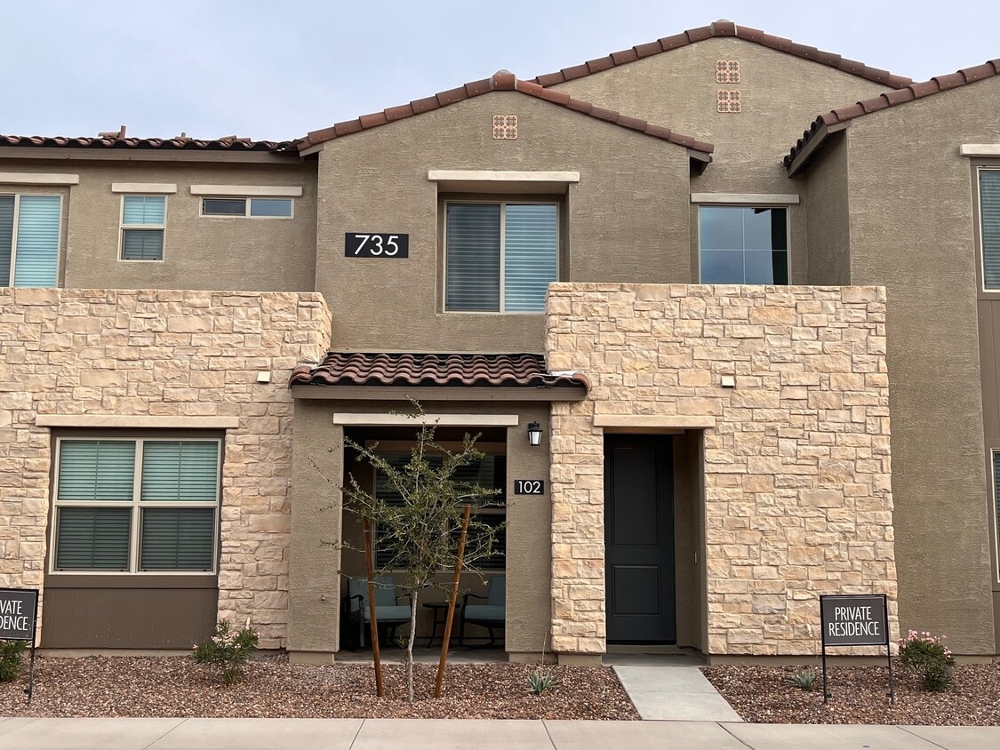 735 E Doral Ave Unit 102, Gilbert, AZ 85297 Condo for Rent in Gilbert