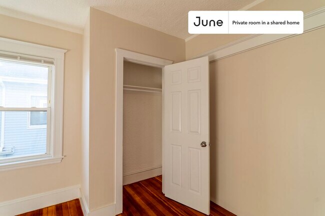 Foto del edificio - Room in Shared 6 bed/2 bath home
