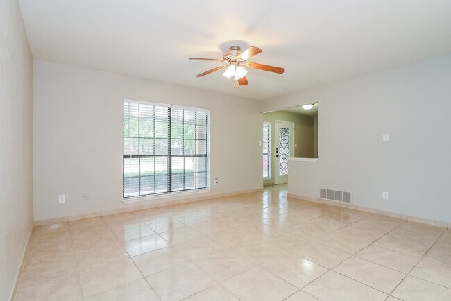 Foto del edificio - 7529 Ashwood Cir