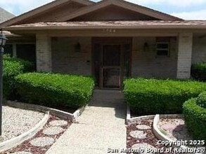 Building Photo - 5906 Bayou Bend
