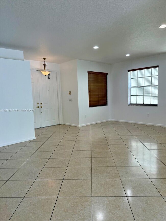 Foto del edificio - 9040 Dupont Pl