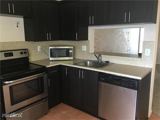 Building Photo - 1044 S Independence Dr