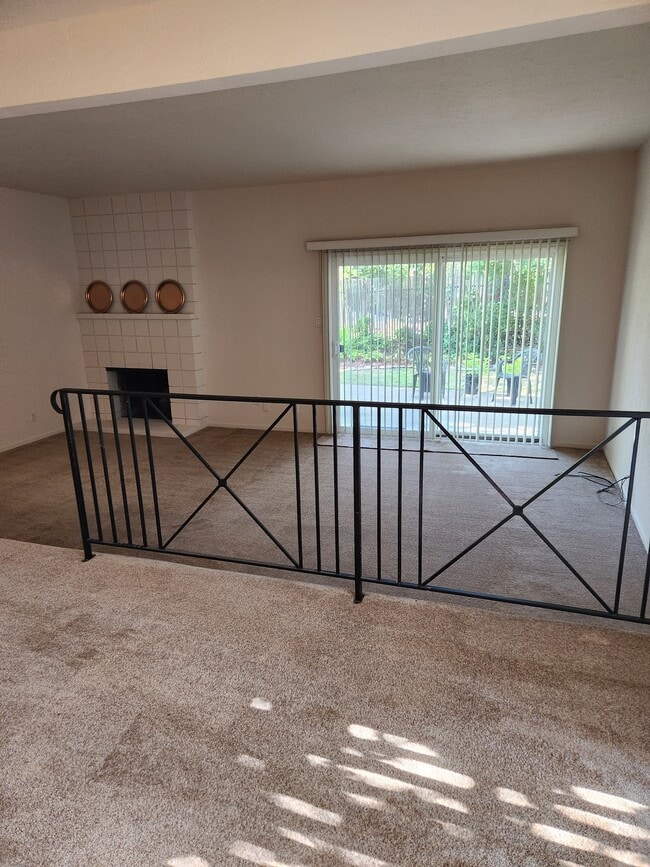 Foto del edificio - 6043 Leafwood Dr