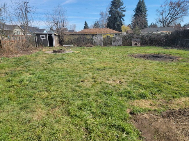 Building Photo - 290 Elma Ave NE