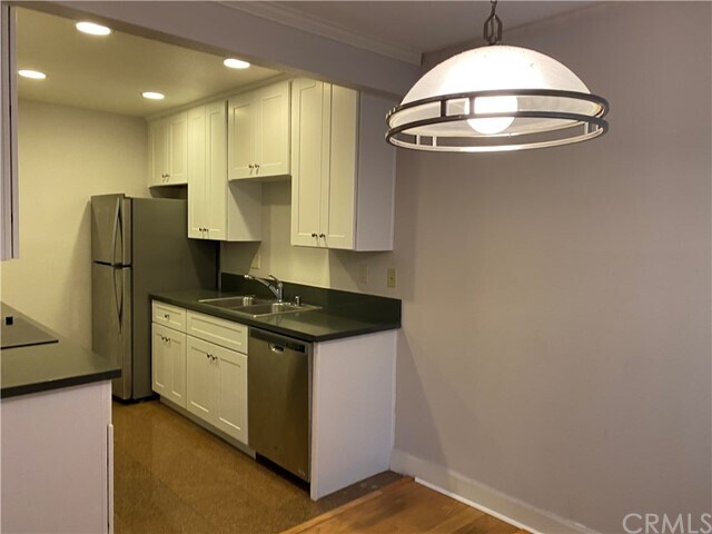 Building Photo - 8515 Villa La Jolla Dr