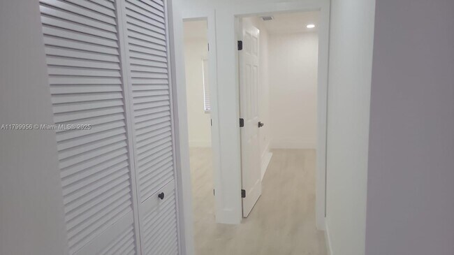 Foto del edificio - 3311 San Remo Cir