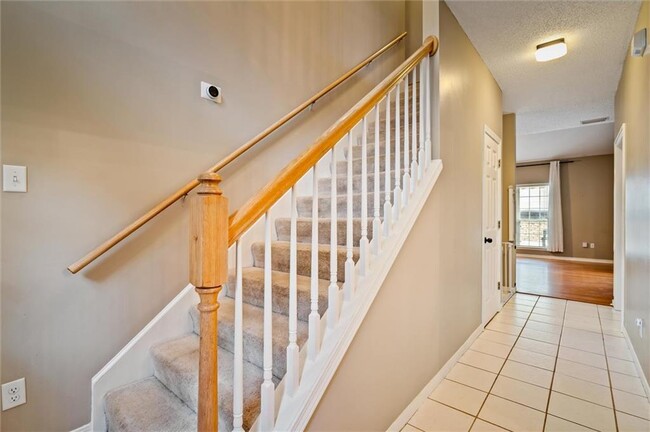 Building Photo - 256 Rolling Hill Dr